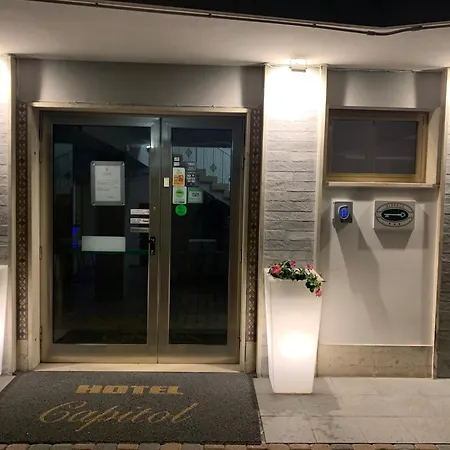 Capitol Отель